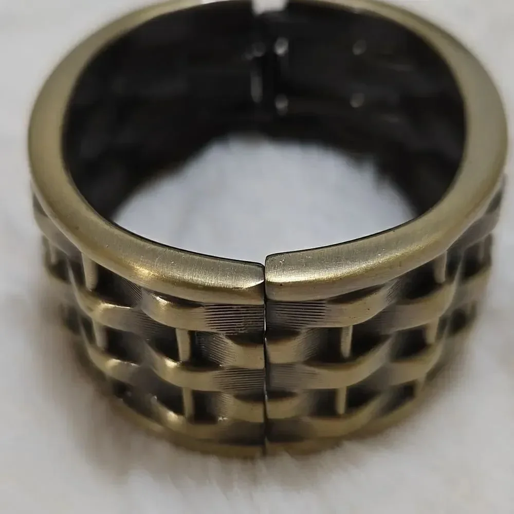 N/A bronze hinged
